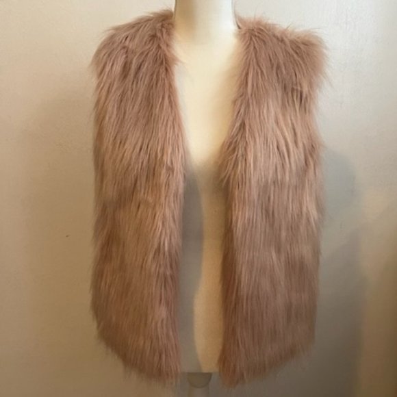 Forever 21 Jackets & Blazers - Forever 21 Faux Fur Vest